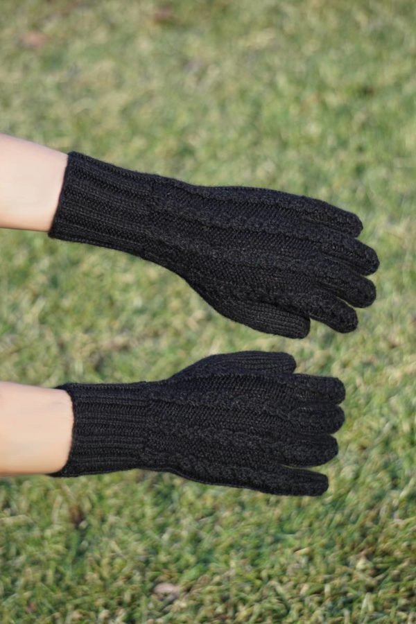 Pure Baby Alpaca Hand Knit Gloves In Black