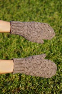 100% Pure Baby Alpaca Chunky Cable Mittens In Rose Grey
